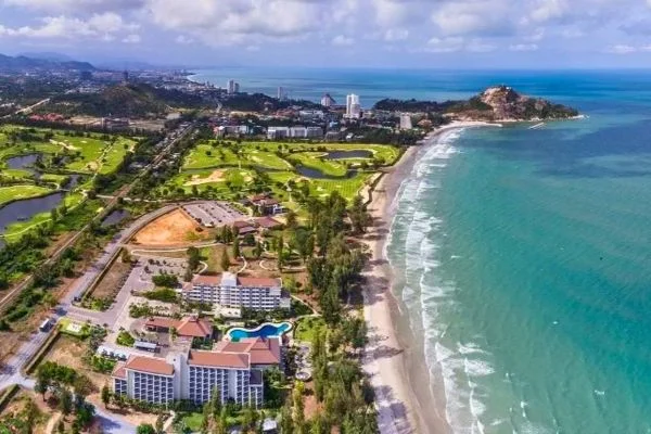 Golf Courses Directly on Thai Beaches: Play with Ocean Views