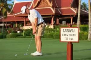 Hoe vroeg moet je aankomen op een golfbaan in Thailand?