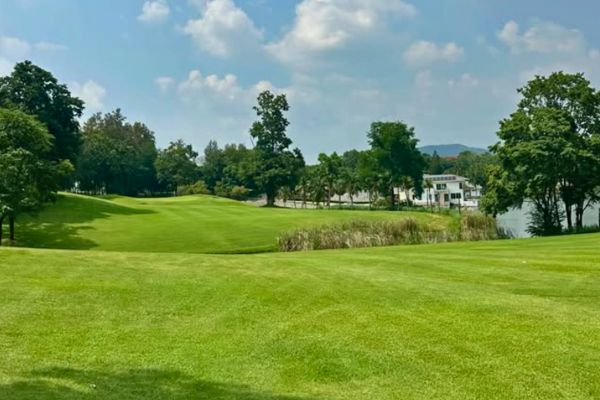 Sir James Country Club (1)